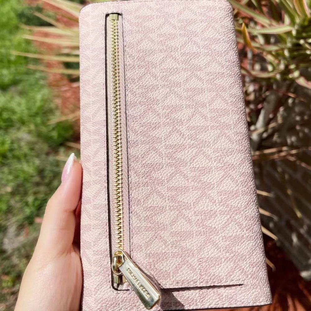 GabyBags👜💕-NWT Michael Kors Trifold Wallet - Picture 5 of 5